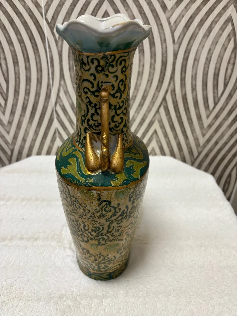 Vintage porcelain Japanese Asian vase